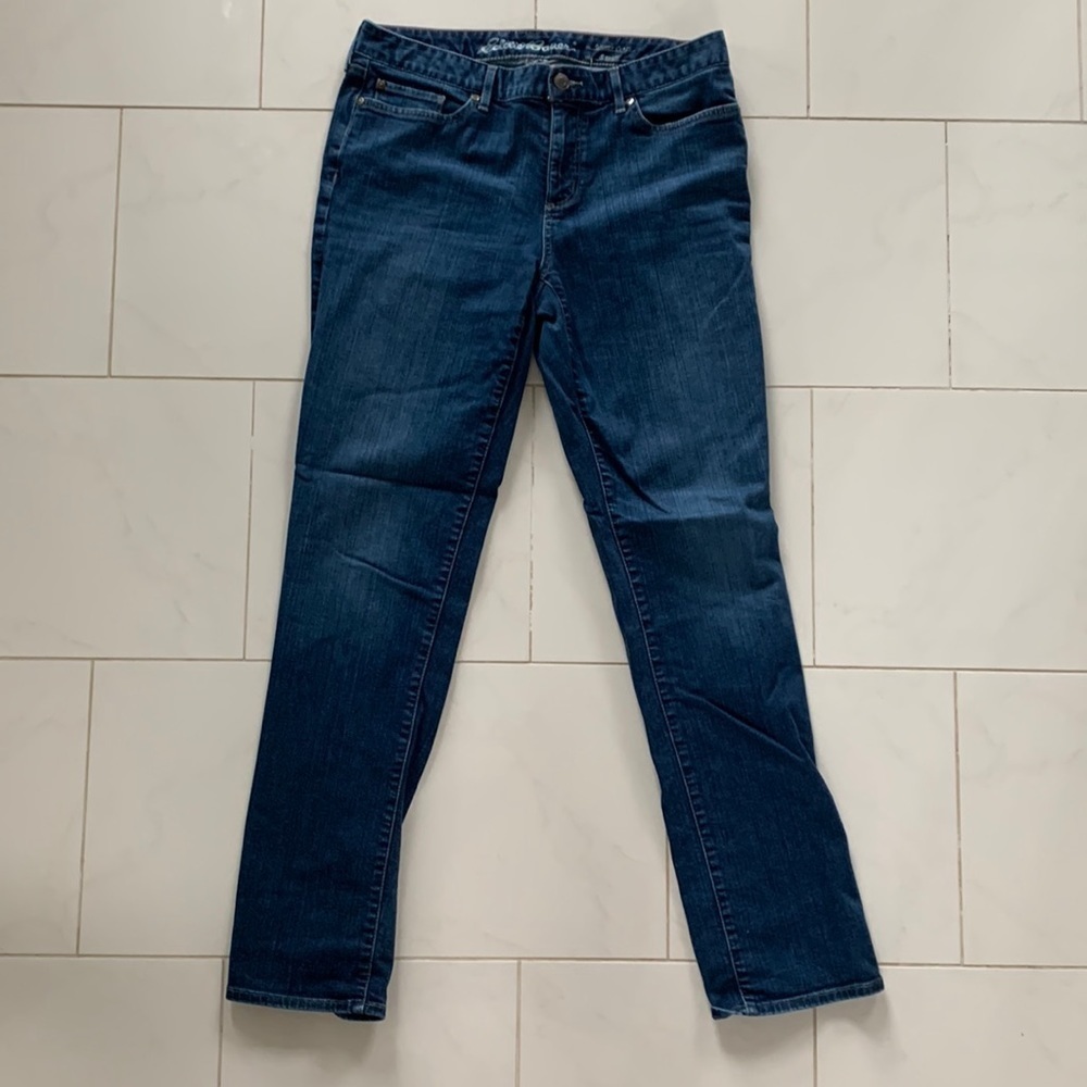 Eddie Bauer slightly curvy straight leg denim . Size 33 x30 Stretchy